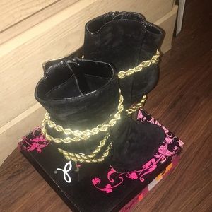 I’m selling these ‘4 in heels for $50.